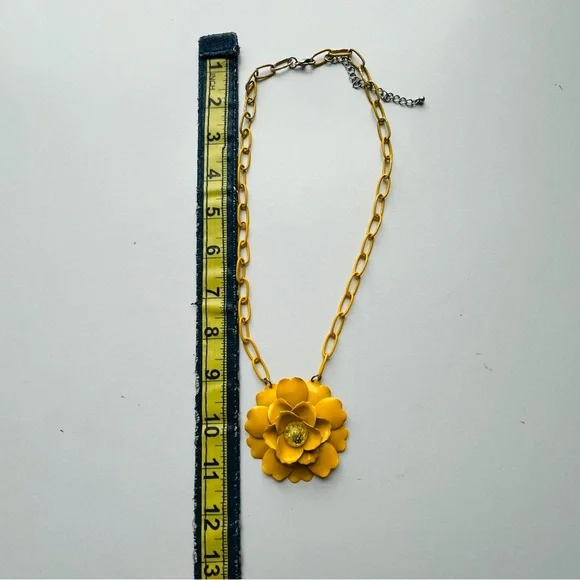 Boutique Metal Statement Flower Yellow Adjustable Necklace - Picture 3 of 4
